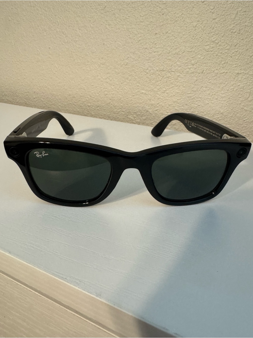 Ray-Ban Unisex Black Frame with Dark Green Lenses Wayfarer Sunglasses